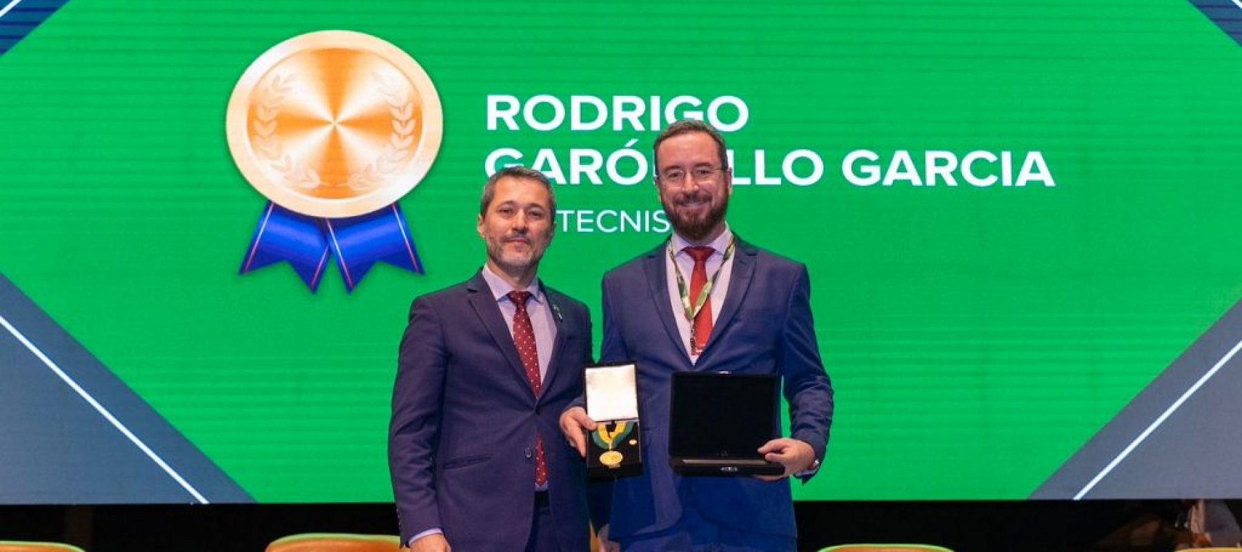 Tesoureiro do CFMV, Marcos Vinicius Neves e o zootecnista Rodrigo Garófallo